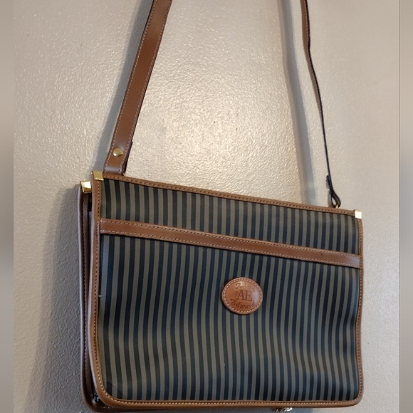 Allen Edward Crossbody Bag - Picture 2 of 10